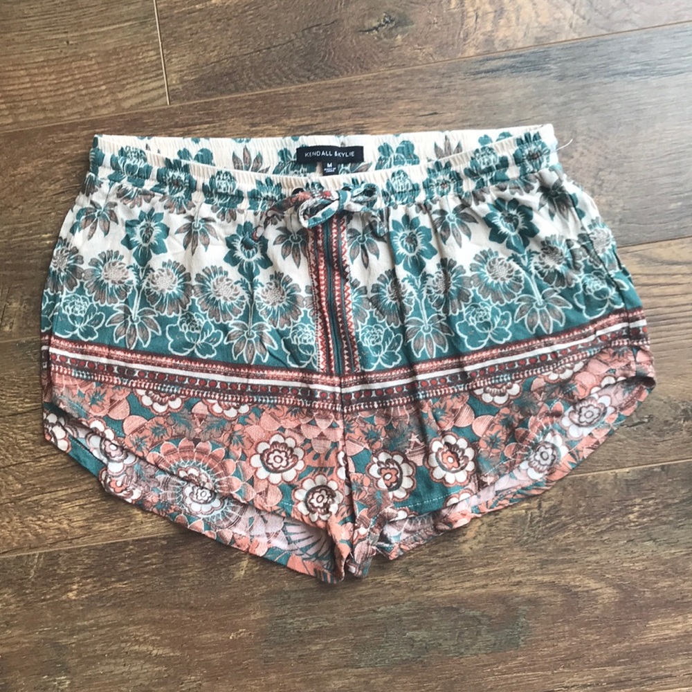 Kendall & Kylie boho floral shorts - medium